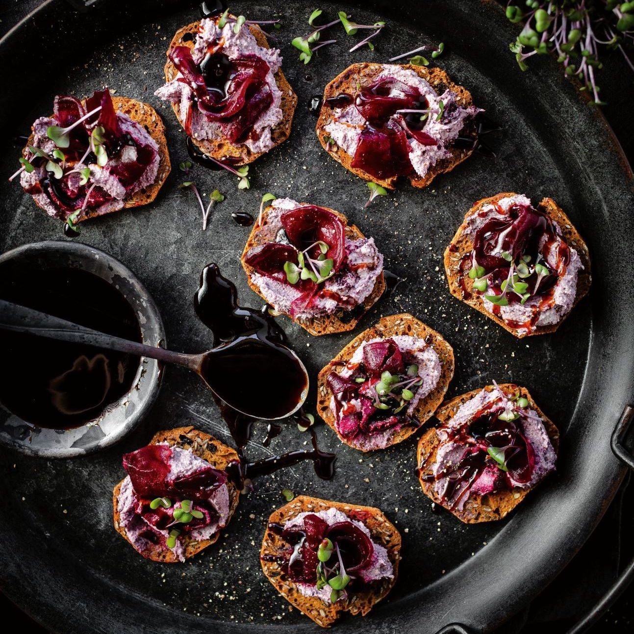 Creamy beetroot and pepperberry crackers