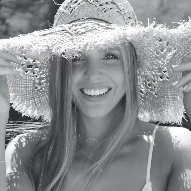 Anna van Halteren from Nutsntings in straw hat