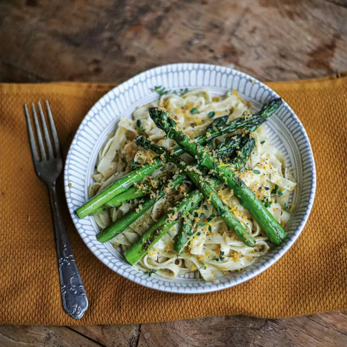 Creamy asparagus and lemon fettucine