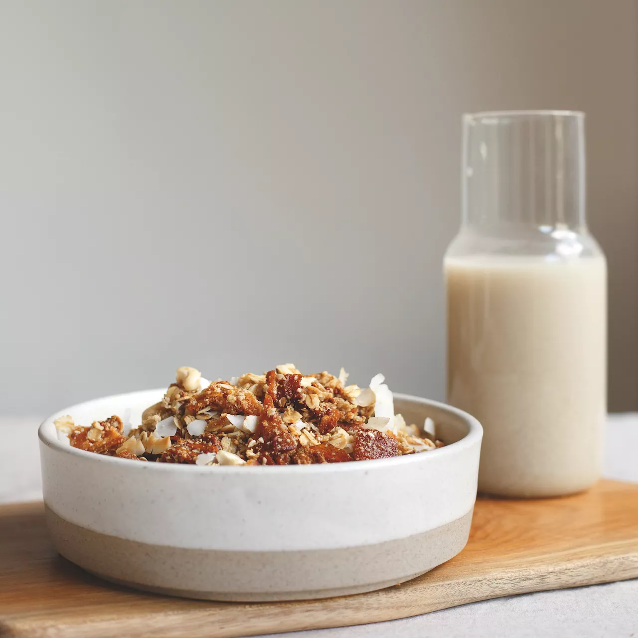 Tropical granola with seed milk