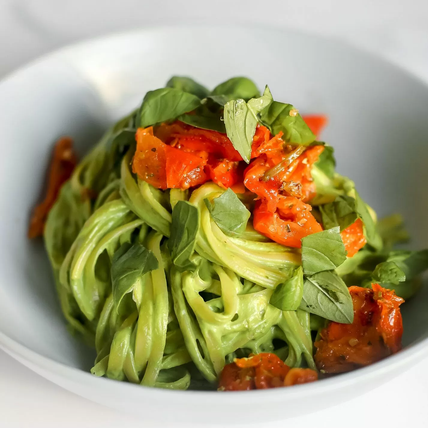 Creamy avocado pasta with sundried tomatoes