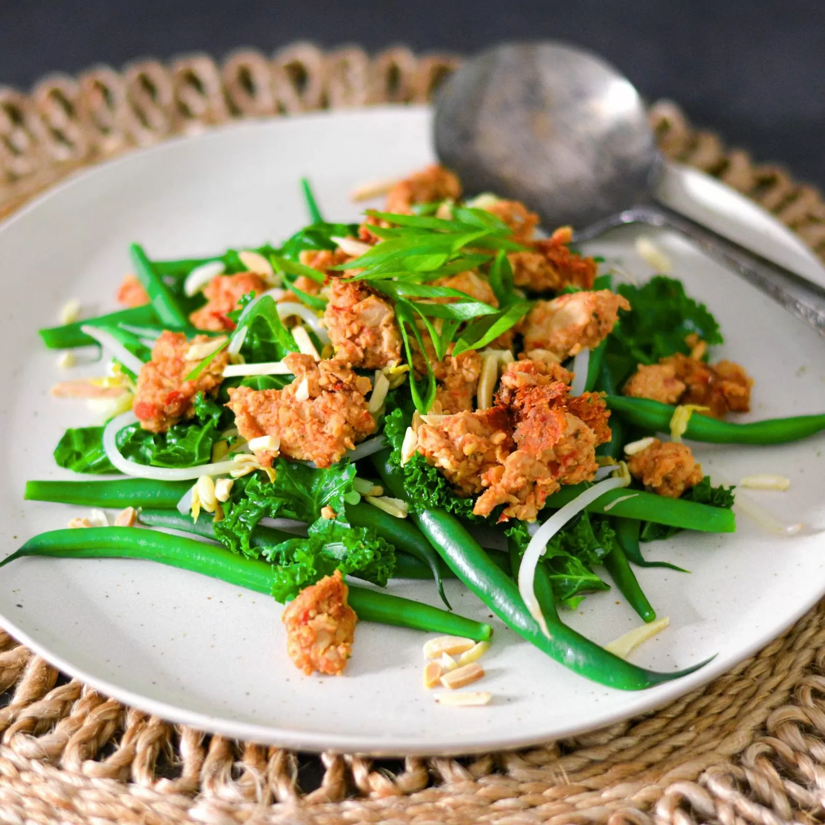 Indonesian salad with spiced tempeh topping